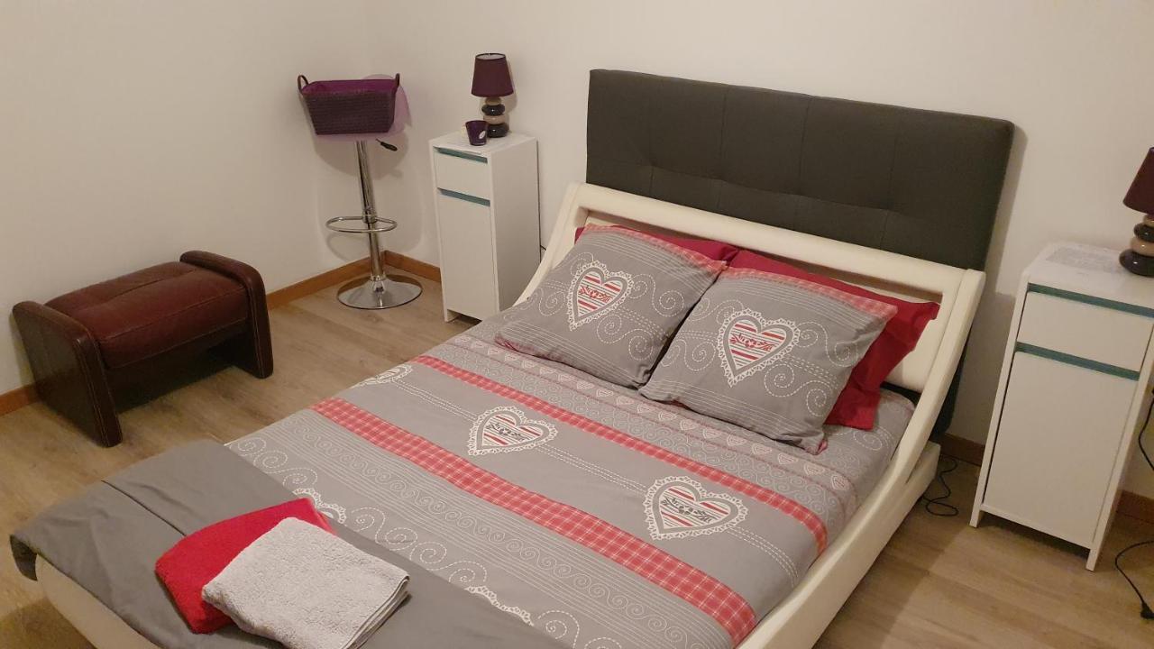 Grande Maison Avec Jardin, Animaux,Au Calme Yviers 外观 照片